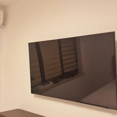 One Lmc Luxury Private Parking,ev 16kwh * Craiova