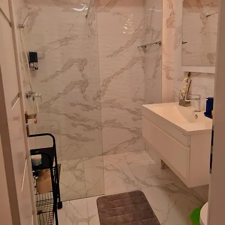 One Lmc Luxury Private Parking,ev 16kwh