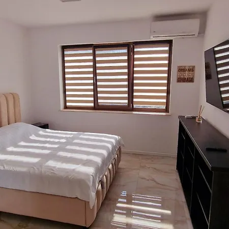 One Lmc Luxury Private Parking,ev 16kwh Apartment Craiova