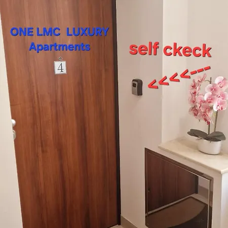 One Lmc Luxury Private Parking,ev 16kwh * Craiova