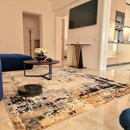 One Lmc Luxury Private Parking,ev 16kwh Craiova