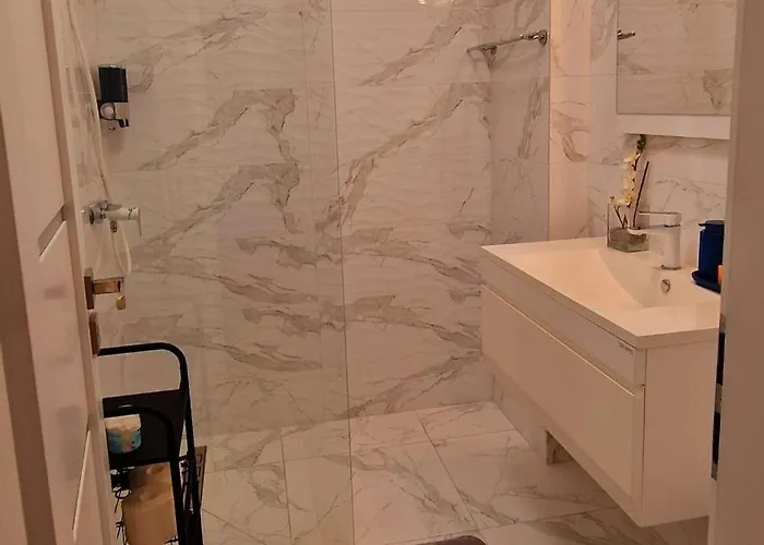 One Lmc Luxury Private Parking,ev 16kwh