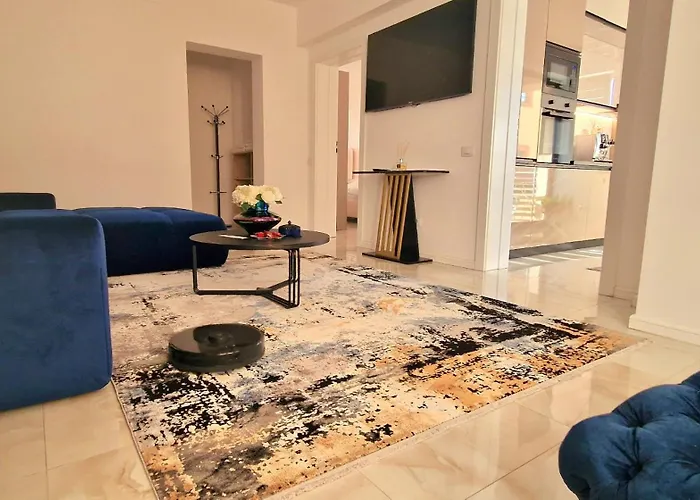 One Lmc Luxury Private Parking,ev 16kwh クラヨーヴァ